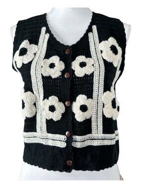 COMMENSE Button Front Black Sweater Vest w/Ivory Flowers & Borders, Size S.